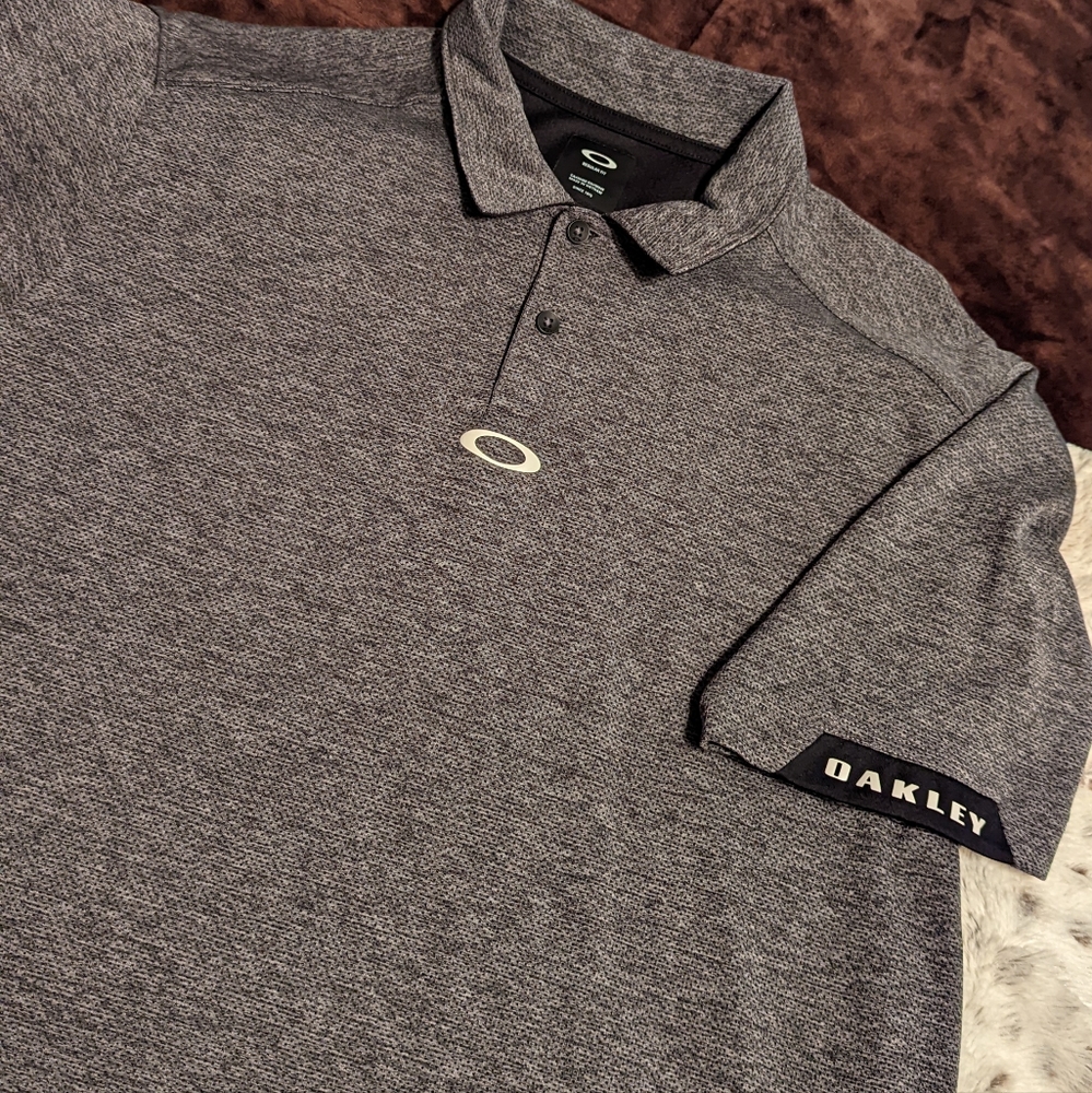 Oakley Golf Casual Polo Shirt. Never worn!